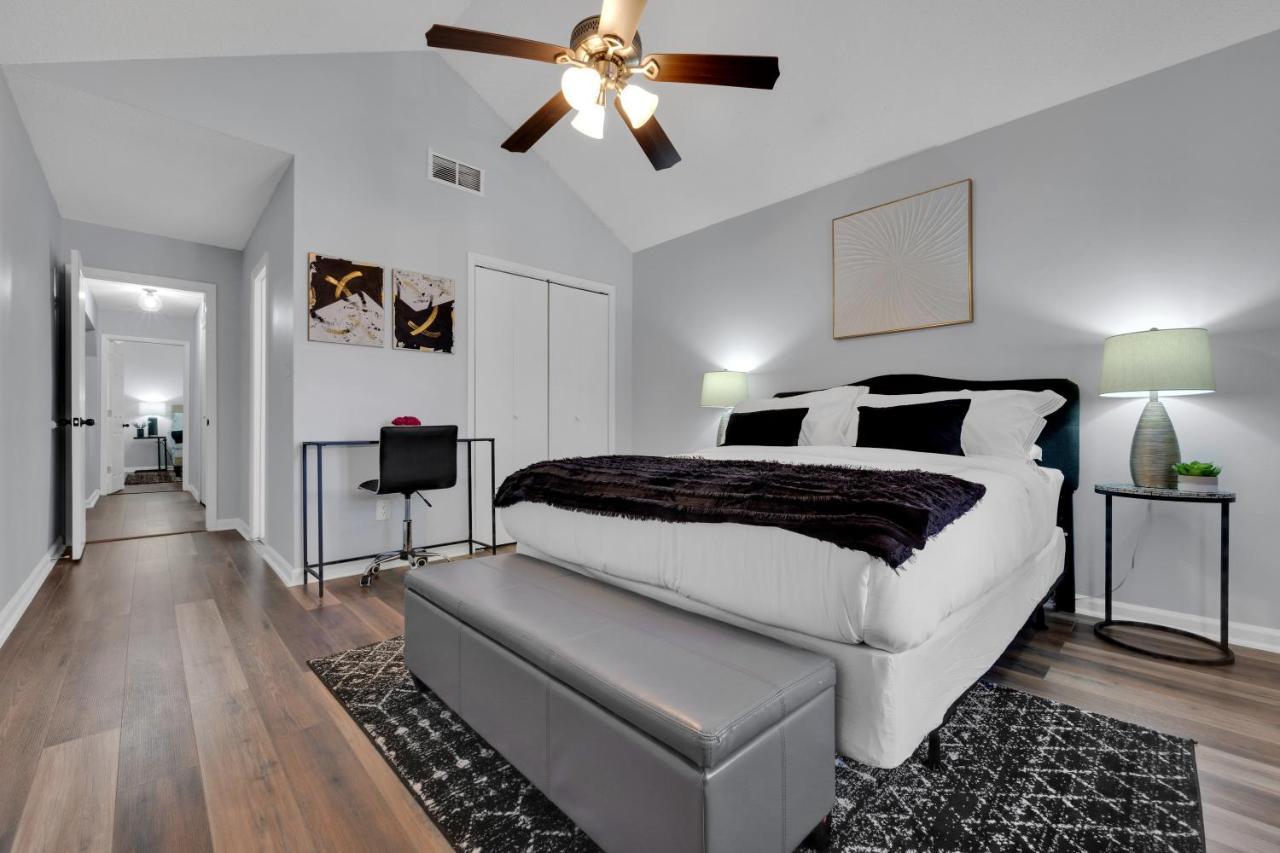 Plush Two Bedroom Retreat. A Home Away From Home! Riverdale Kültér fotó
